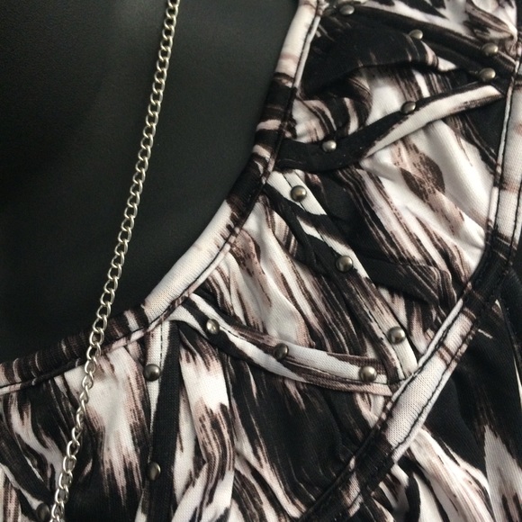 SoldGorgeous Body Flattering Dress - Picture 4 of 4